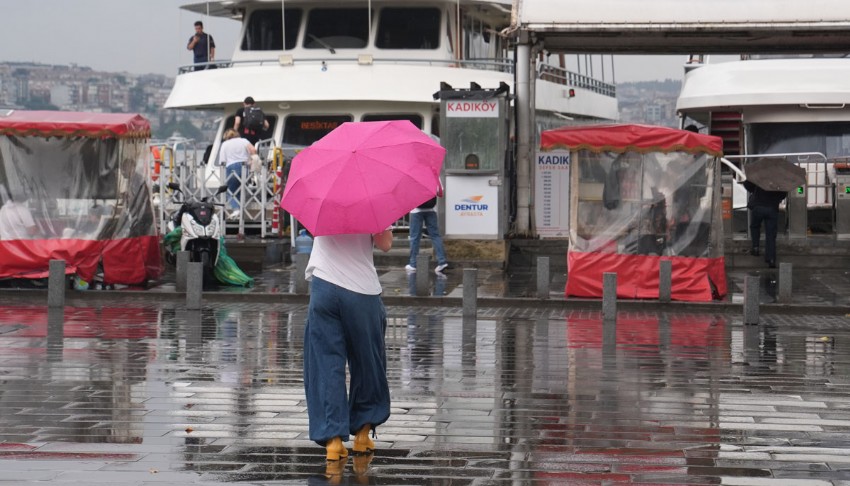 Beklenen serin havalar geldi: İstanbul'da kuvvetli yağış ve rüzgar etkili olacak